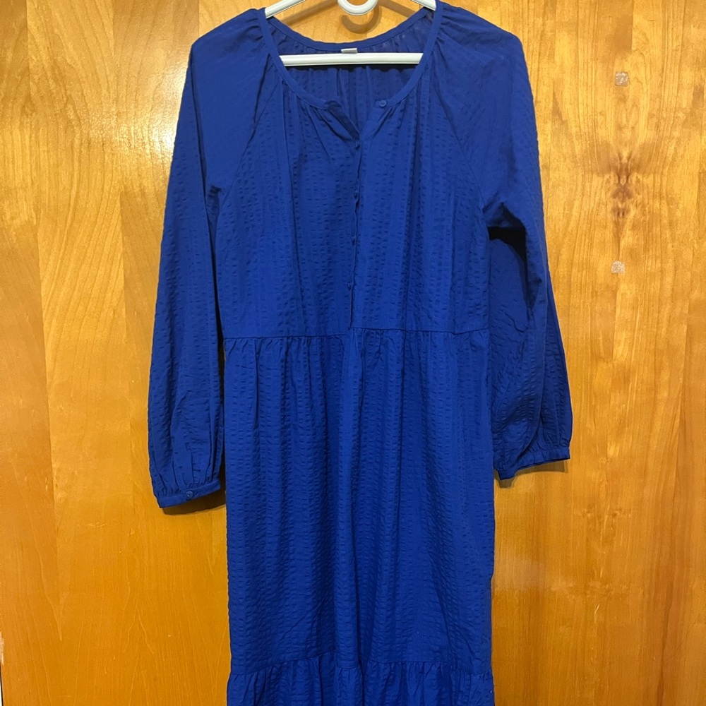Vibrant flowy midi dress with long sleeves